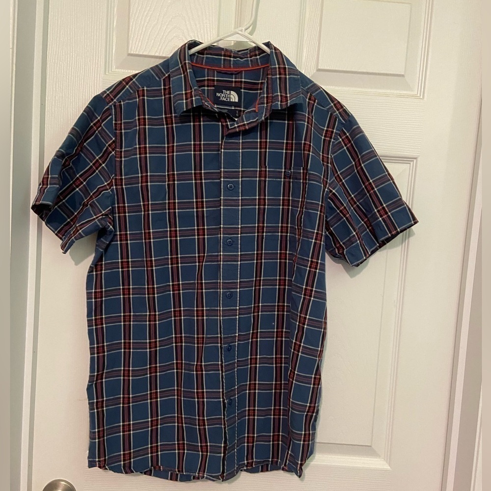 The North Face Men’s Large Blue Red Plaid Short Sleeve Button Up Shirt Tiny Spot